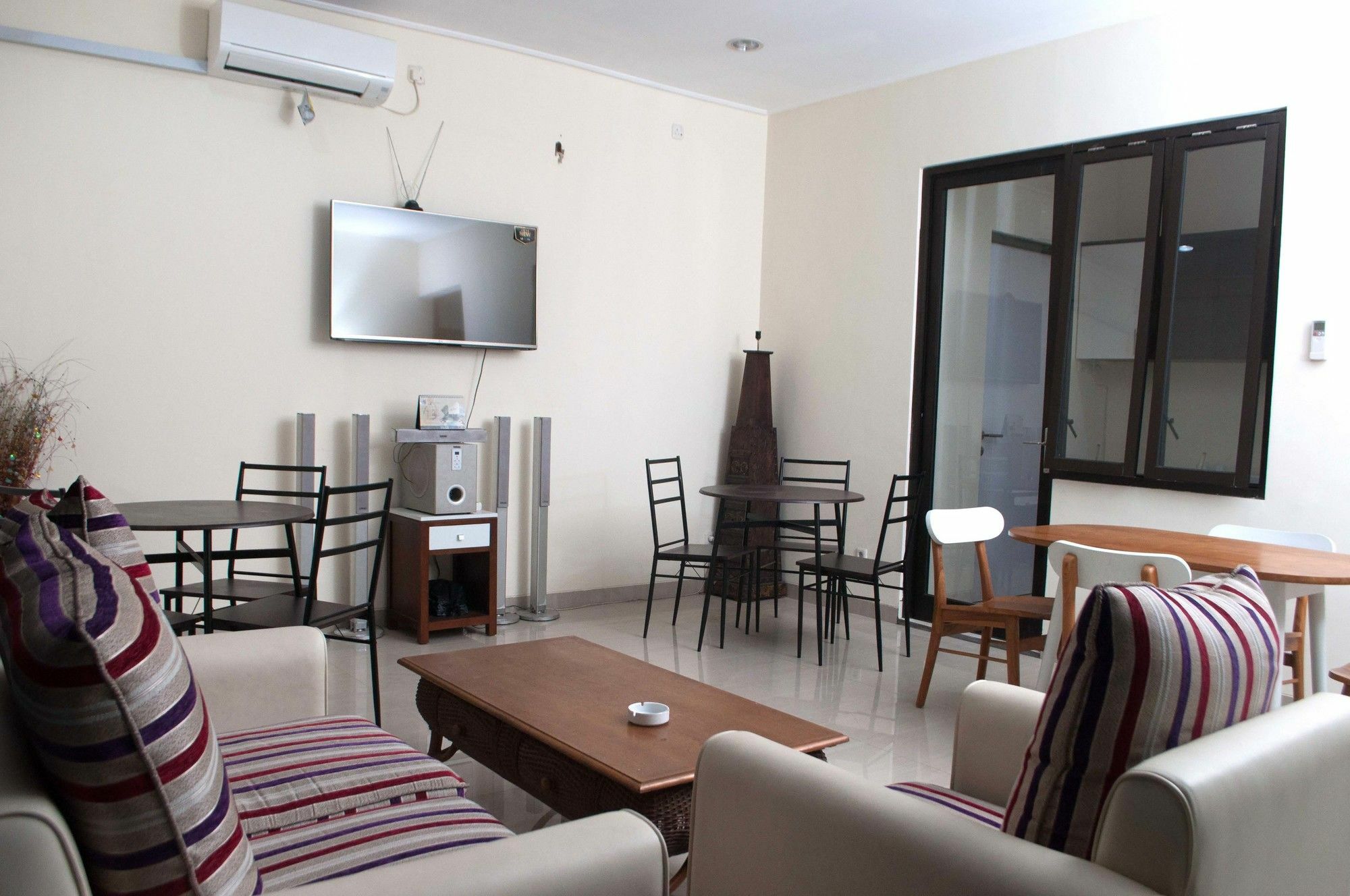 Reddoorz @ Mayjen Sungkono Surabaya Exterior foto
